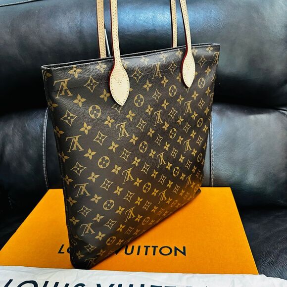 Louis Vuitton Carry It Tote - Picture 4 of 15